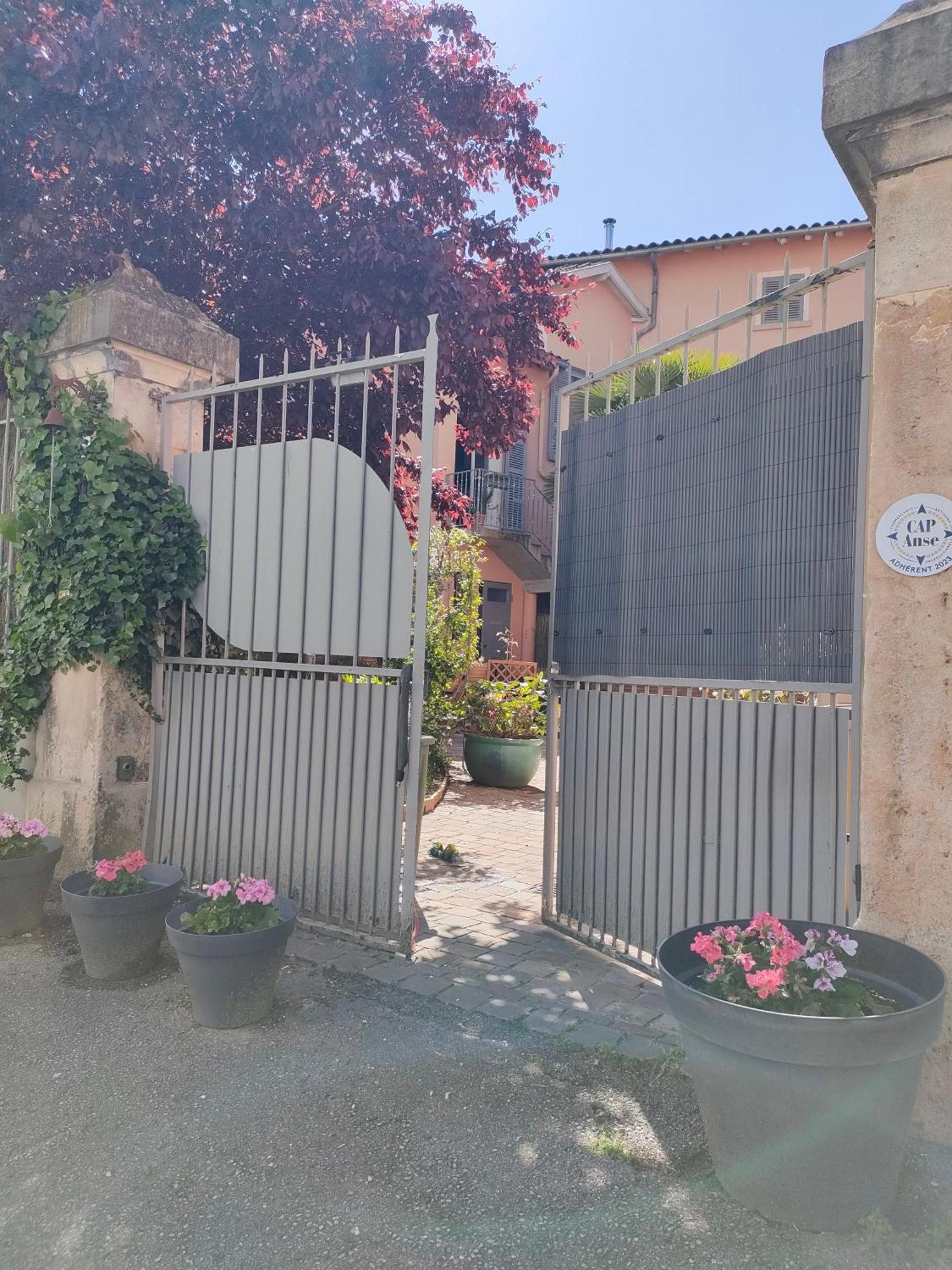 Bed and Breakfast La Chamade En Beaujolais Анс Экстерьер фото